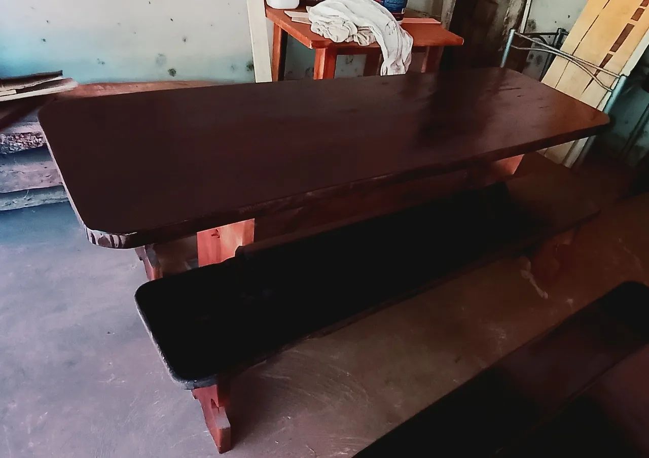 Jogo de mesa de madeira de pinos 