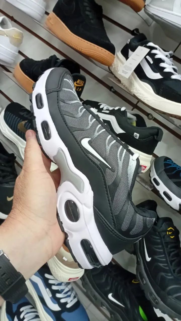 Tenis Air Max TN Preto e Cinza