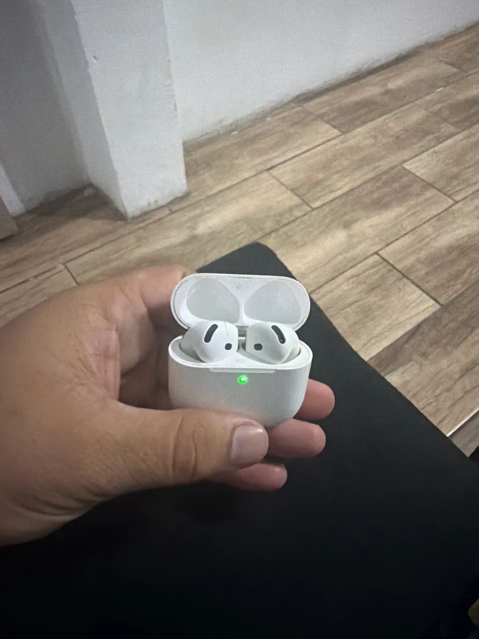 Fone AirPods 4 com cancelamento de ruído  - Foto 3