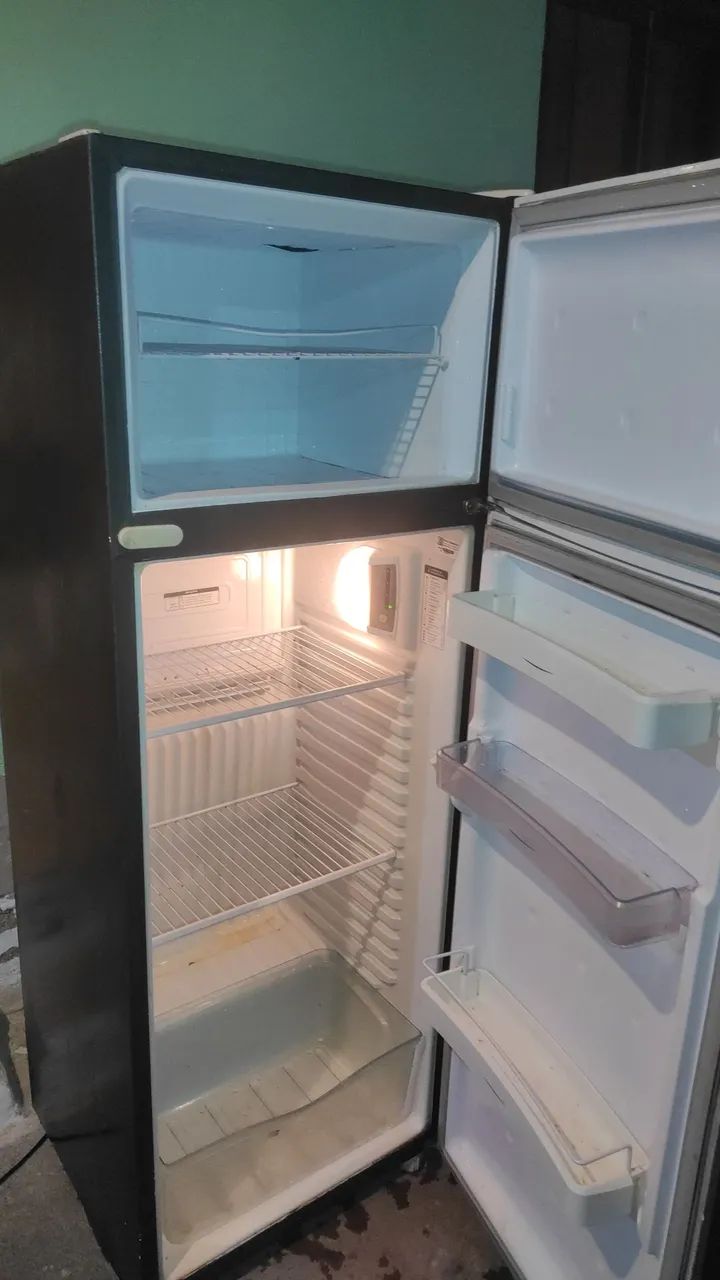 Vendo geladeira funcionando perfeitamente  - Foto 3