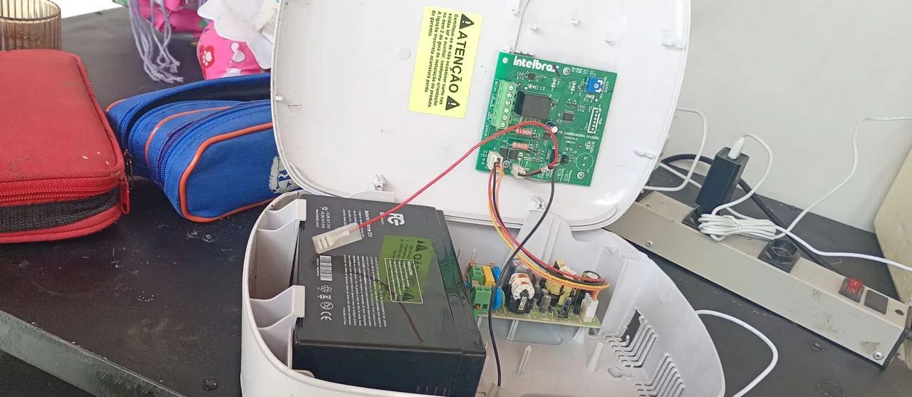 Fonte de alimentação fa e teclado e bateria  - Foto 2