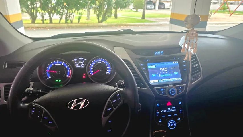 Hyundai Elantra GLS 2.0 16V Flex Aut. 2015 - Foto 2