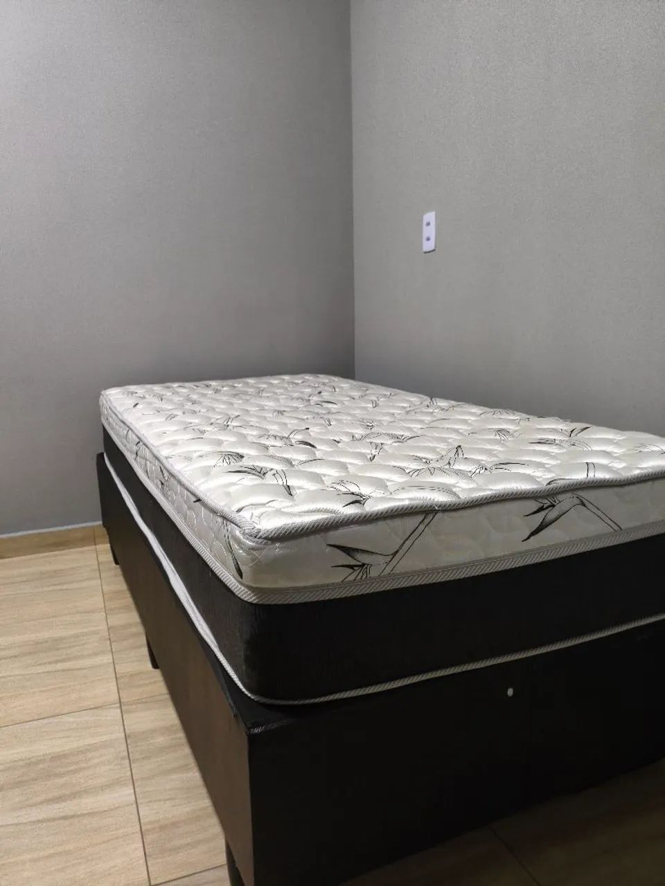 Vende-se cama de solteiro