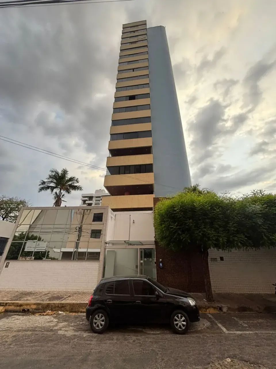 APARTAMENTO COND. EDIFÍCIO MOUNT MARTRE, FREI SERAFIM.