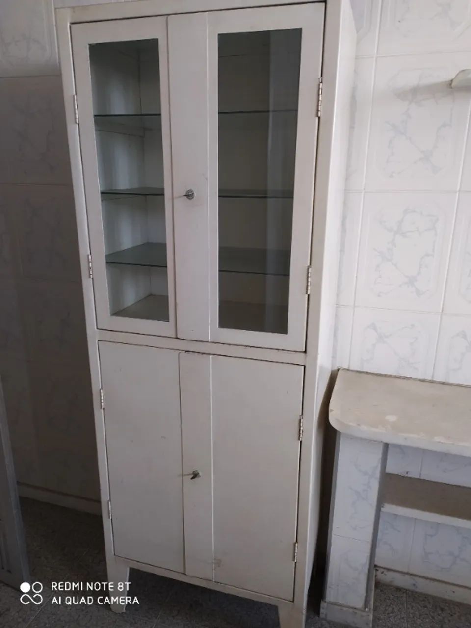 Armário  vitrine  hospitalar usado 