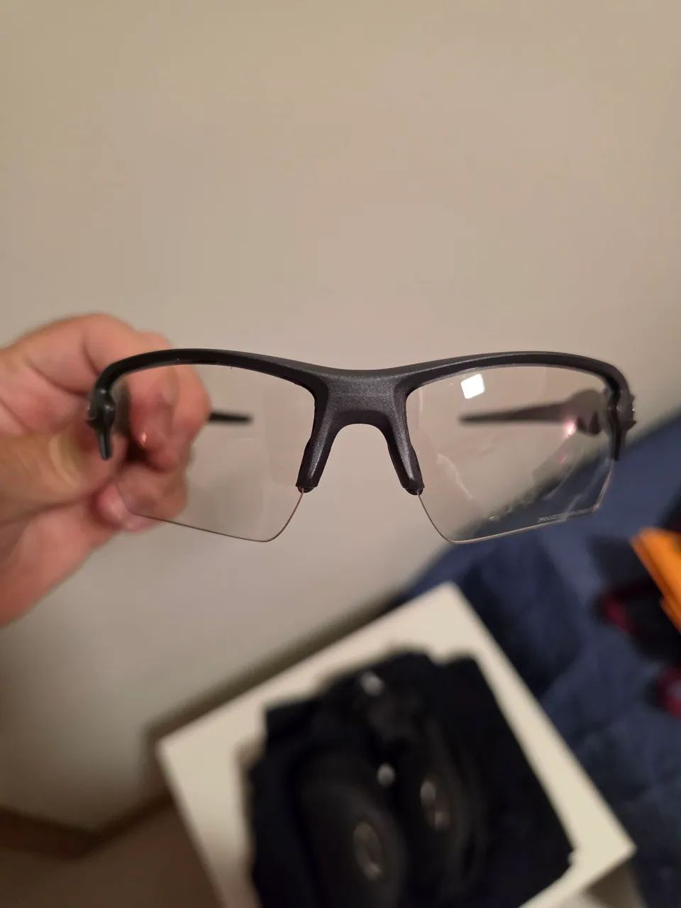 Óculos de Bike Oakley Transparente c/ Escurecimento no Sol - Foto 2