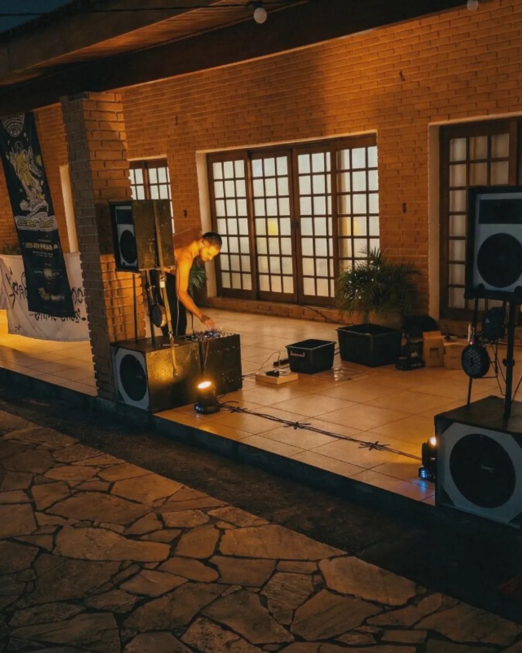 250 - DJ, Aluguel de Som e Iluminação para Festas e Eventos - Foto 2