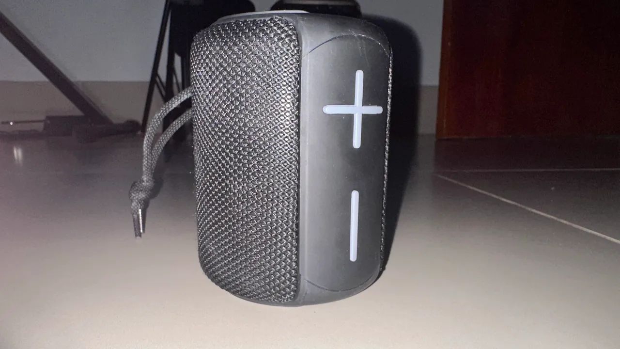 Caixa de som portátil com Bluetooth Kapbom, modelo KA-8778, resistente à água e com led - Foto 2