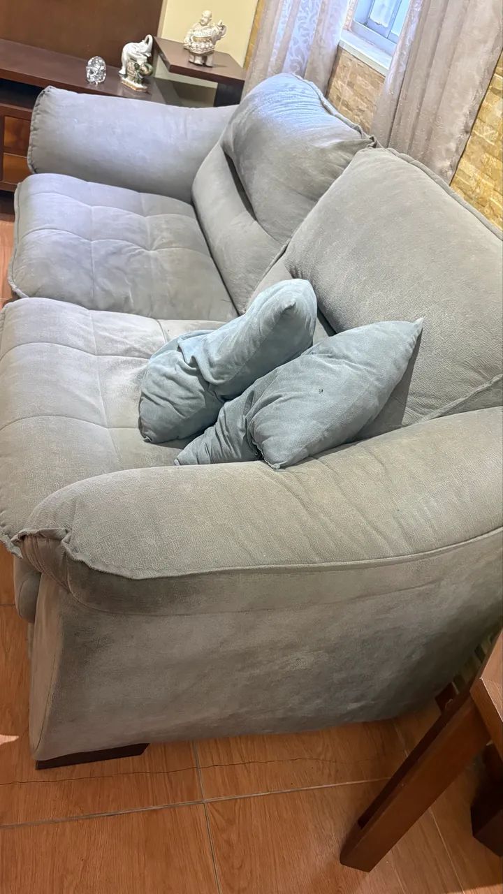 Par de Sofás Cinza Suede Suede Revestido (3 Lugares + 2 Lugares) - Excelente Estado! - Foto 4