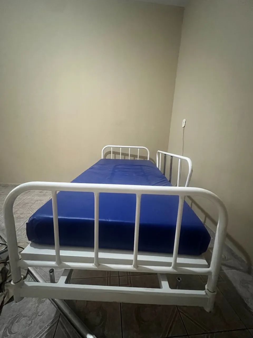 Cama hospitalar com 3 manivelas - Foto 2