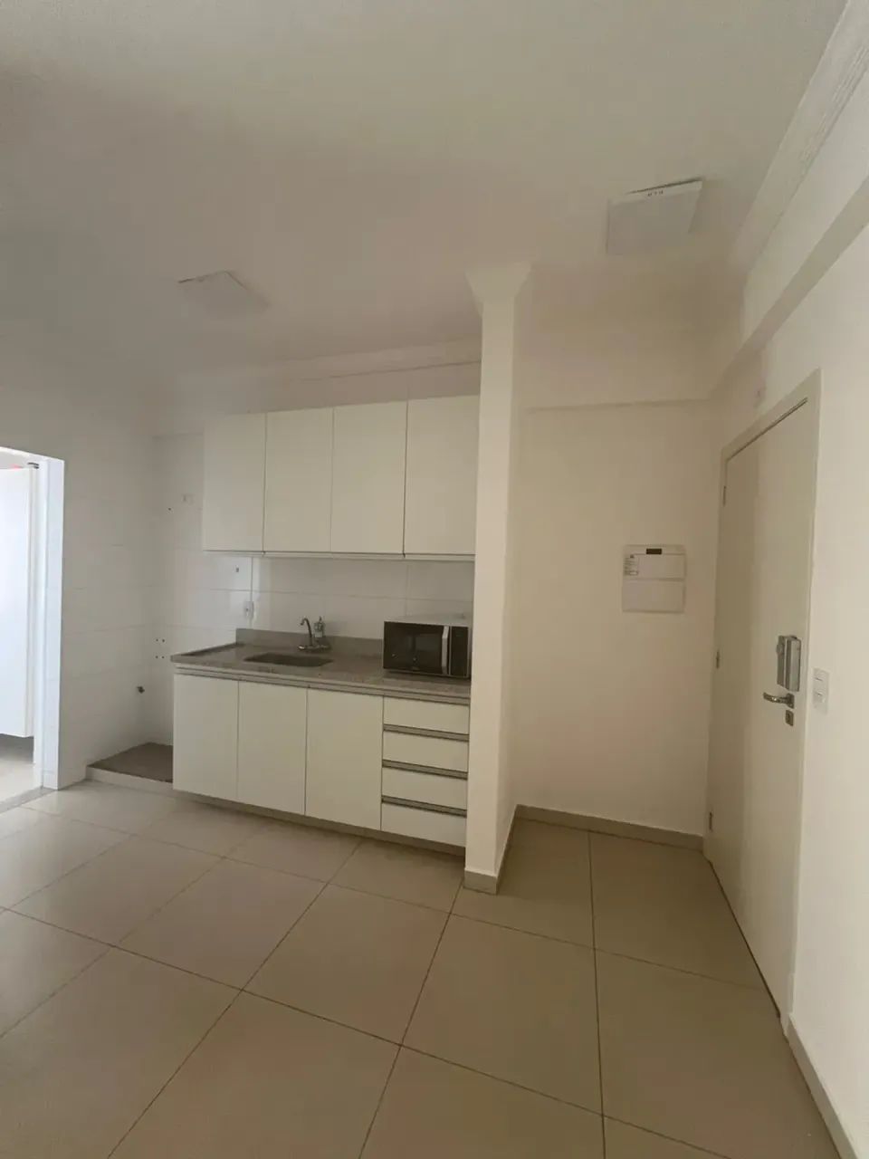Alugo apartamento com dois dormitórios do lado do Muffato da J.K. - Foto 2