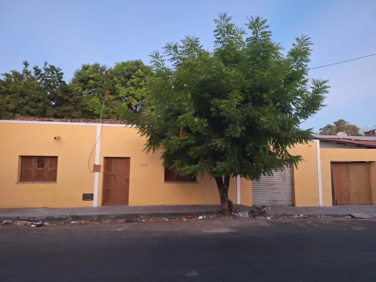 Terreno amplo no Centro de Camocim, com casa para moradia. Excelente investimento comercia - Foto 2