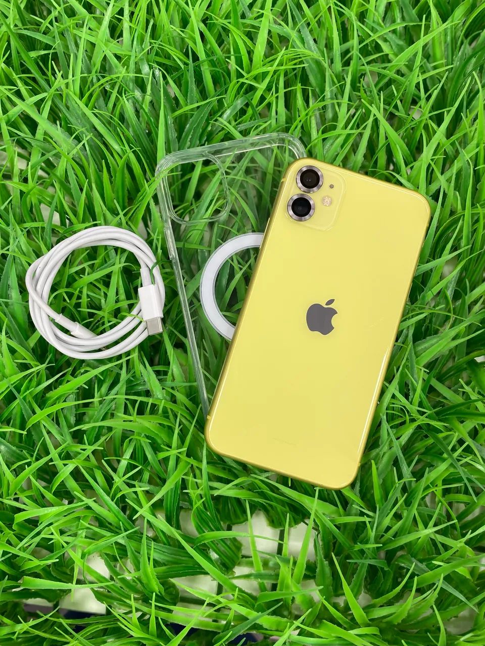 IPhone 11 64GB amarelo todo original - Celulares e Smartphones