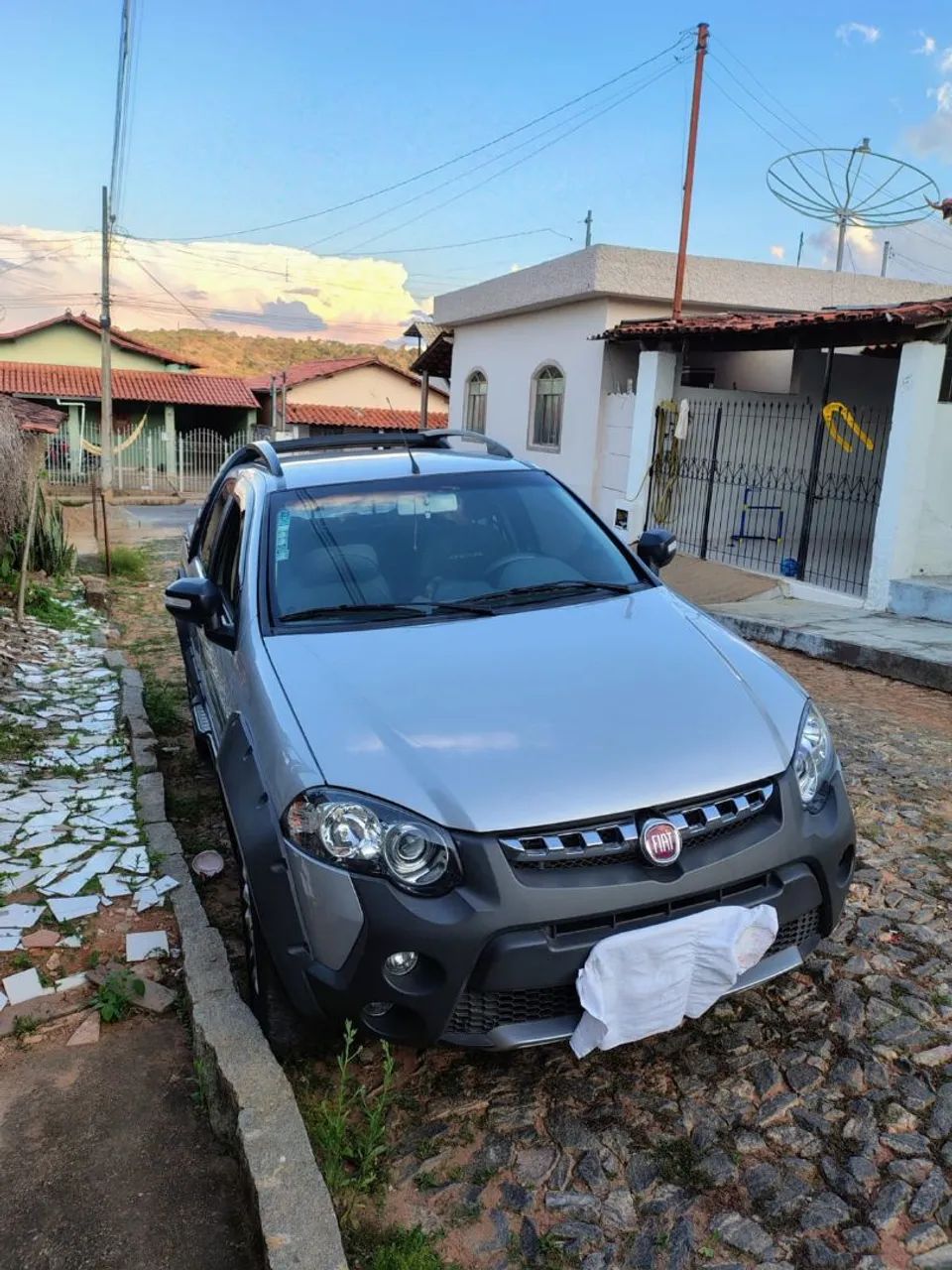 Fiat Strada Adventure1.8/ 1.8 Locker Flex CD 2013 - Foto 2