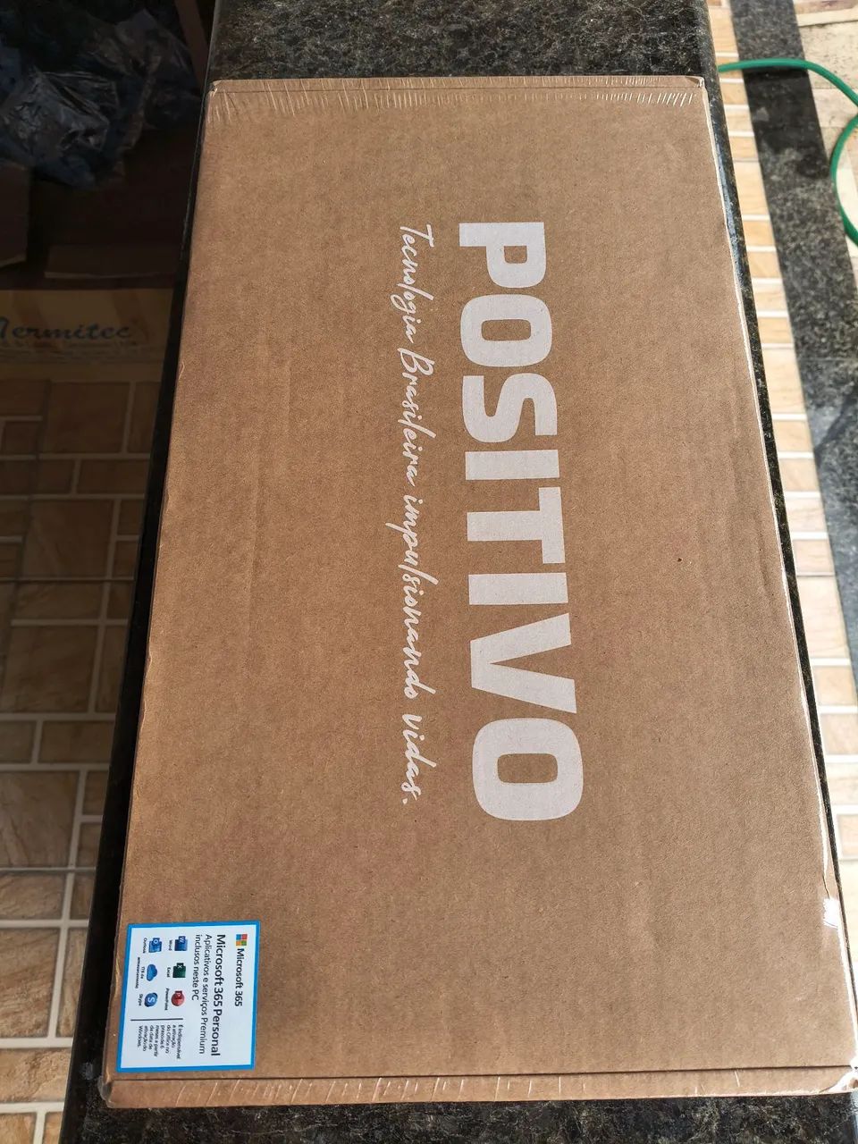 Notebook positivo na caixa lacrado.