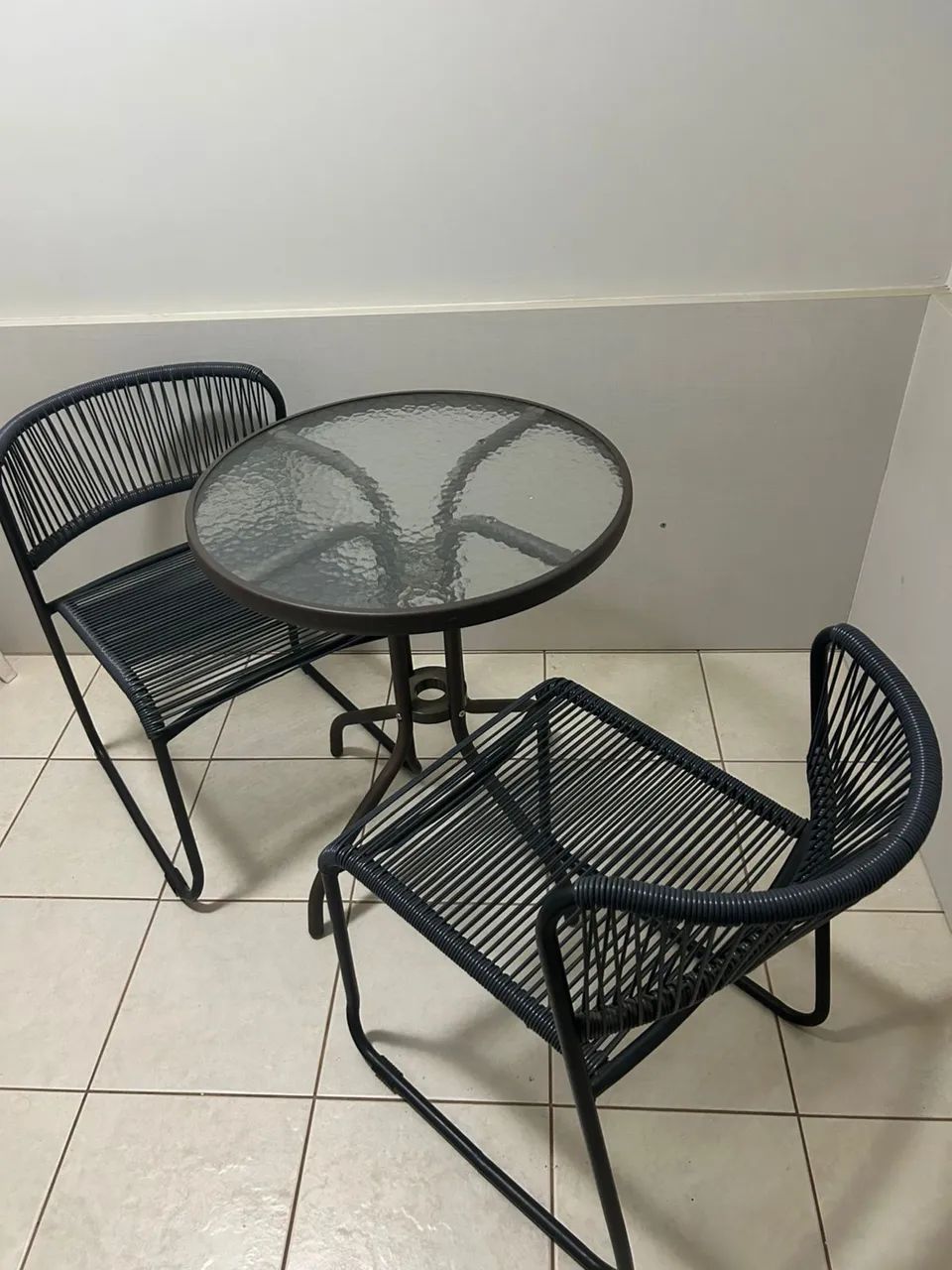 Mesa de Vidro + 2 Cadeiras 