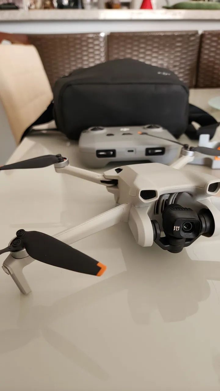 Drone Dji Mini 3 4K com 1 bateria + controle + bolsa - Foto 2
