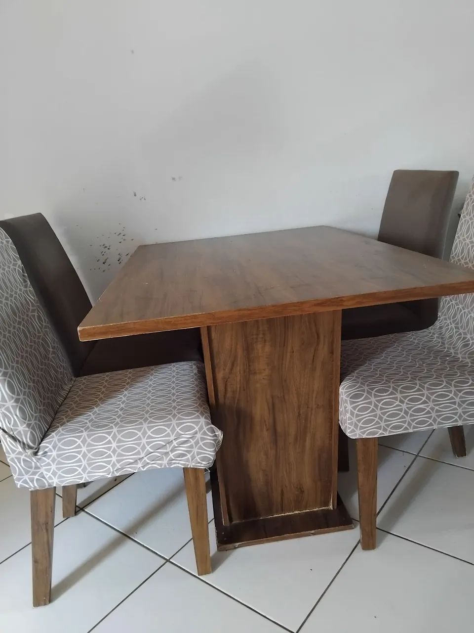 Vendo mesa/4 cadeiras - Foto 3
