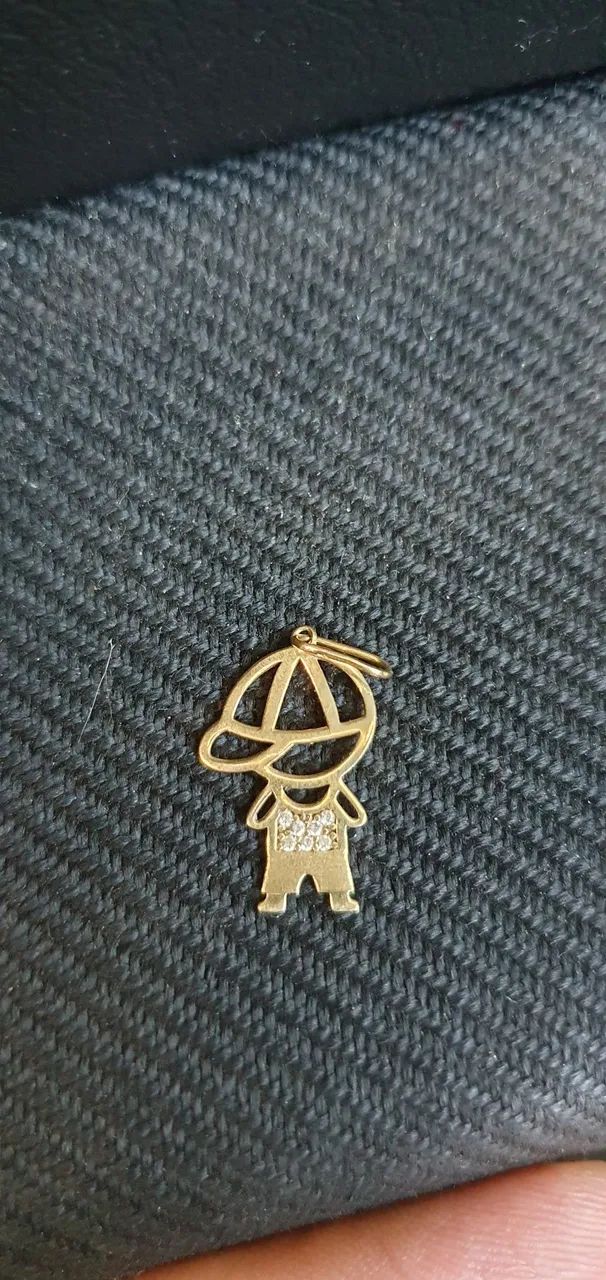 Pingente de menino 18k