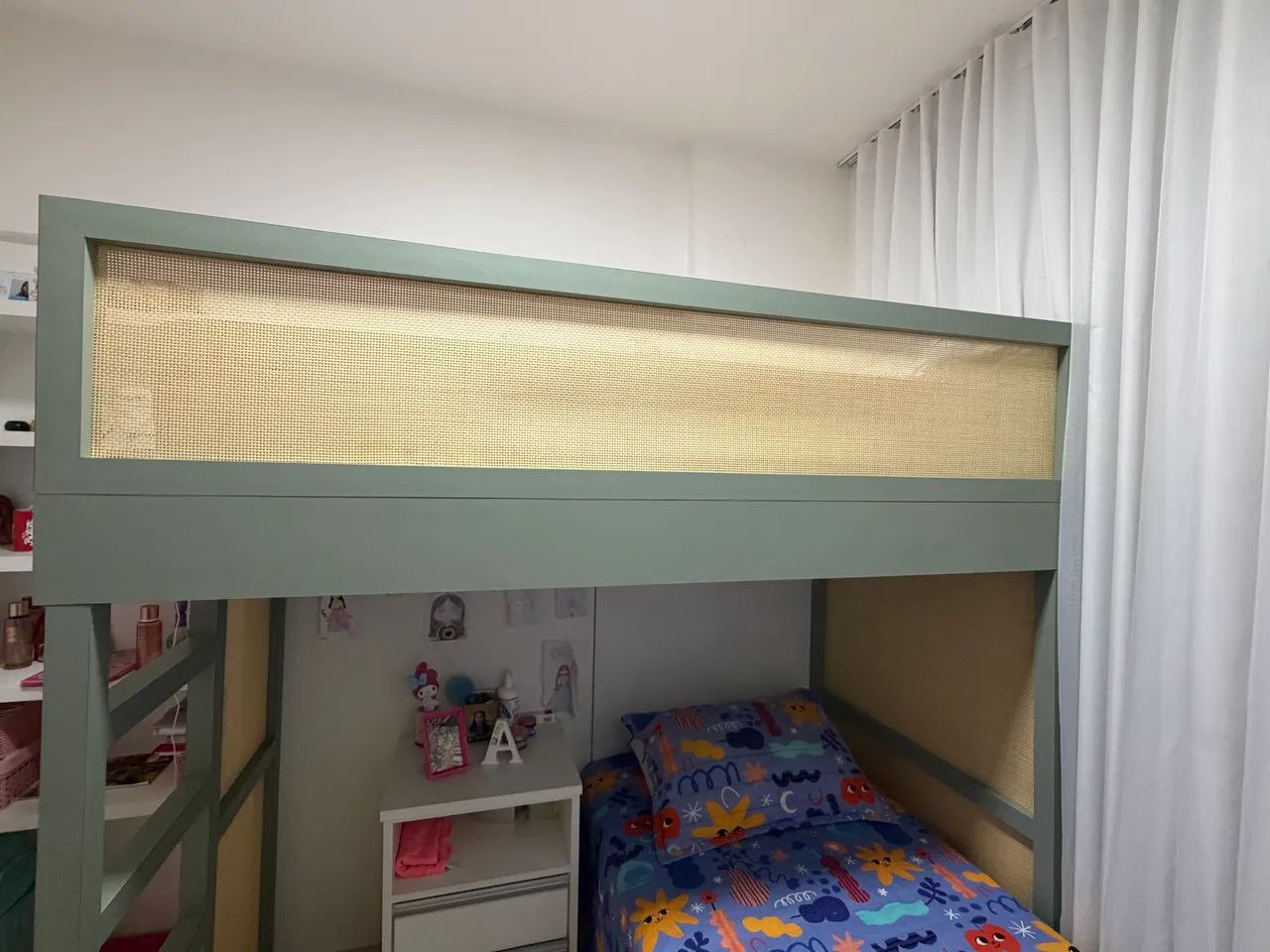 Cama suspensa madeira maciça 