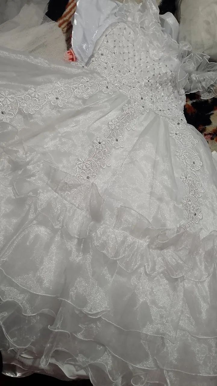 Vestido de noiva e noivinhas  200 cada      * - Foto 2