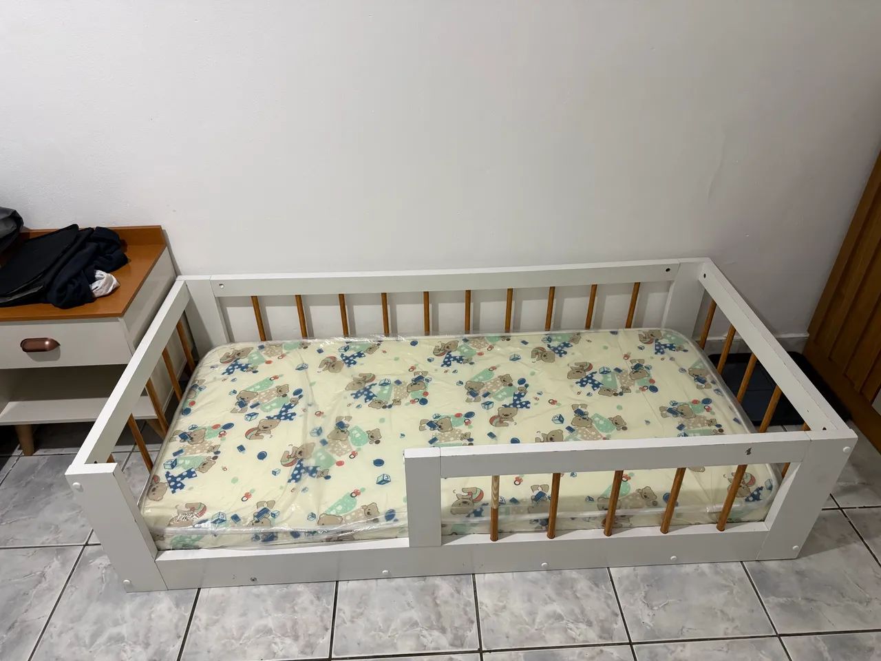 Cama infantil Montessori com colchão 