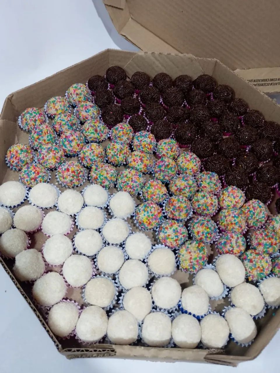 SALGADOS e BRIGADEIROS  - Foto 6