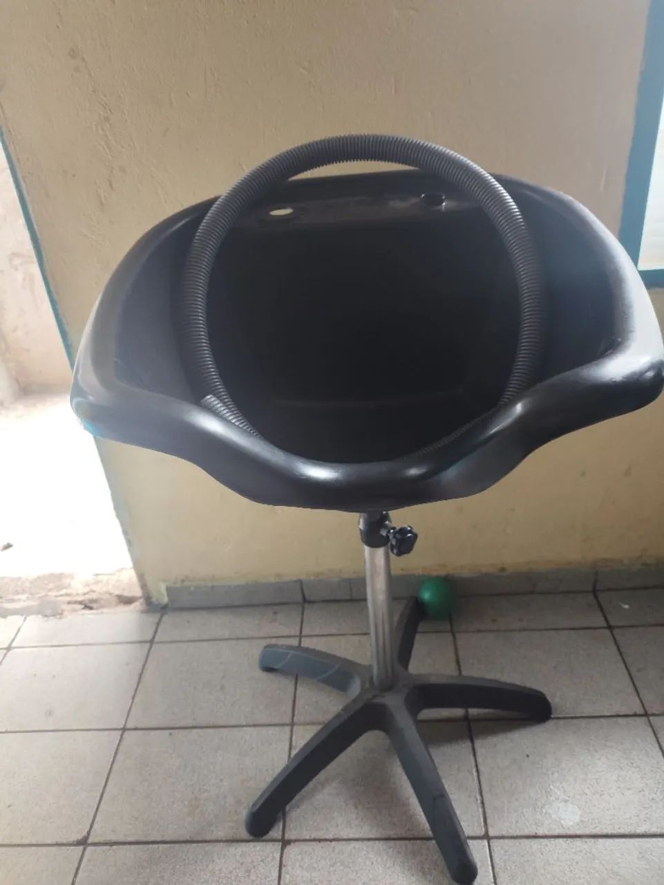 Cadeira de cabeleireiro e lavatório portátil  - Foto 2