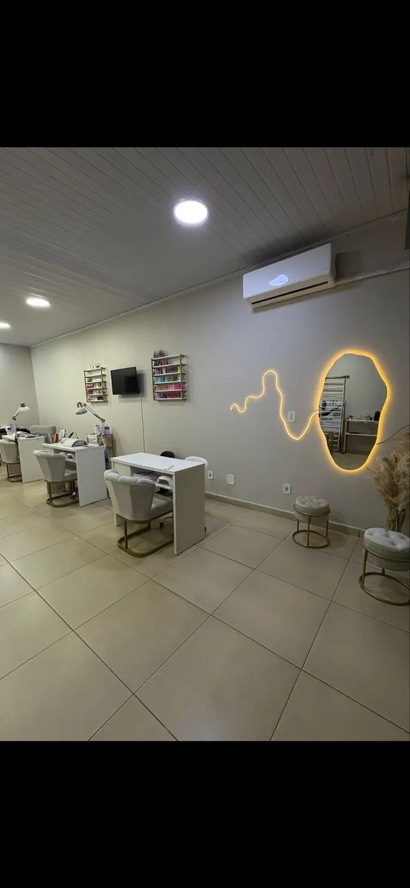 Contrata Manicure 