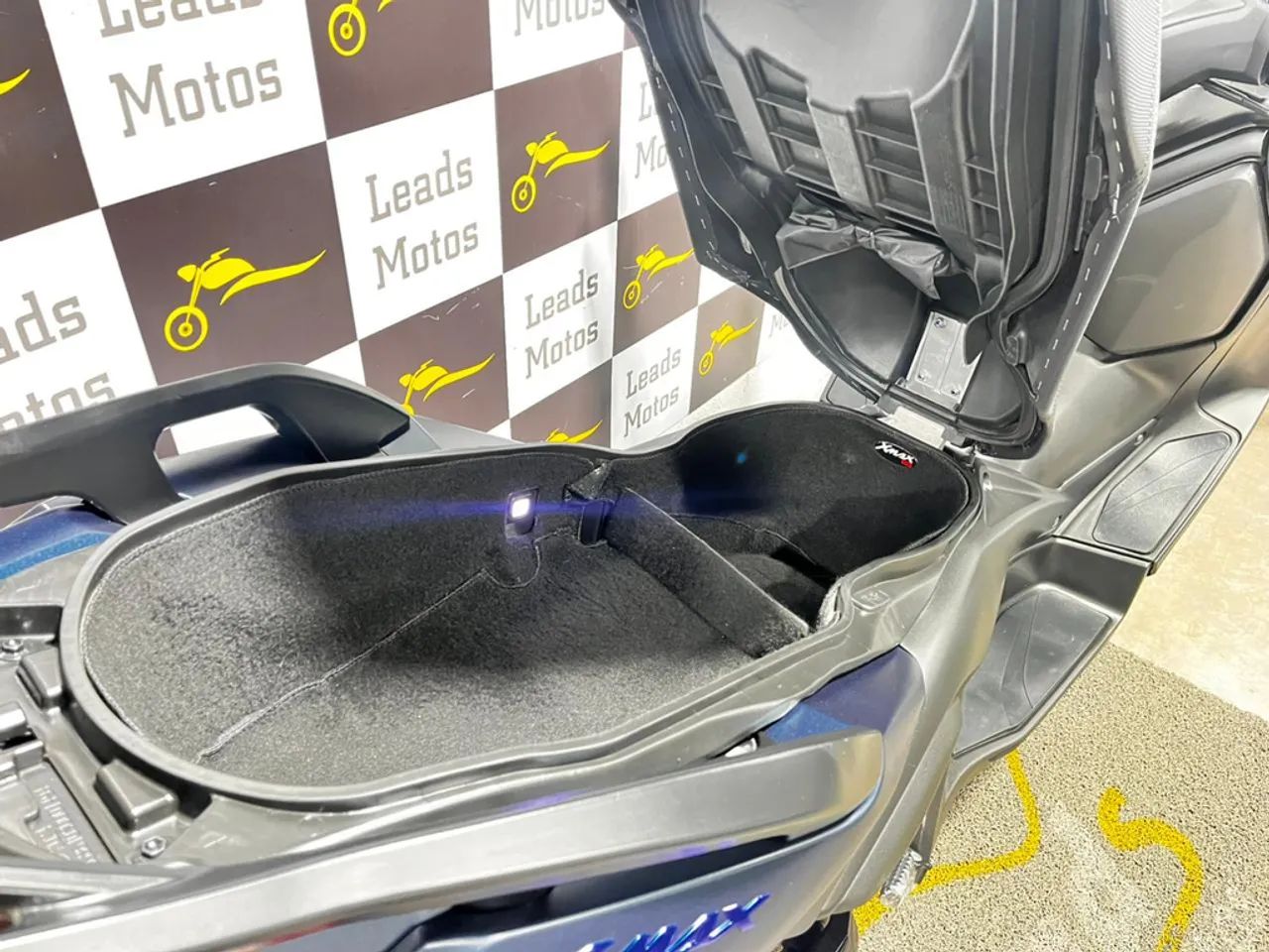 Yamaha XMAX 250 Connected - Foto 5