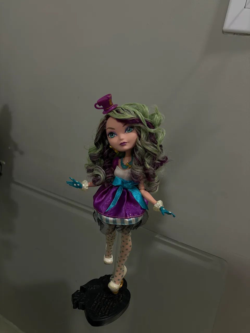 VENDIDA Madeline hatter wave 1 ever after high 