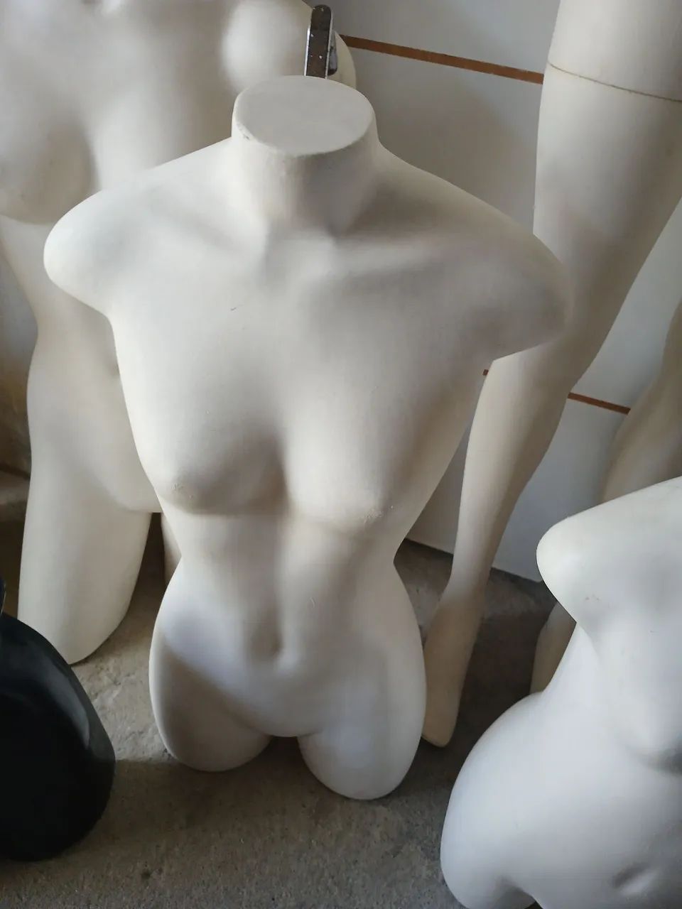 Lote de Manequins e Expositores para Loja / Brechó - Foto 5
