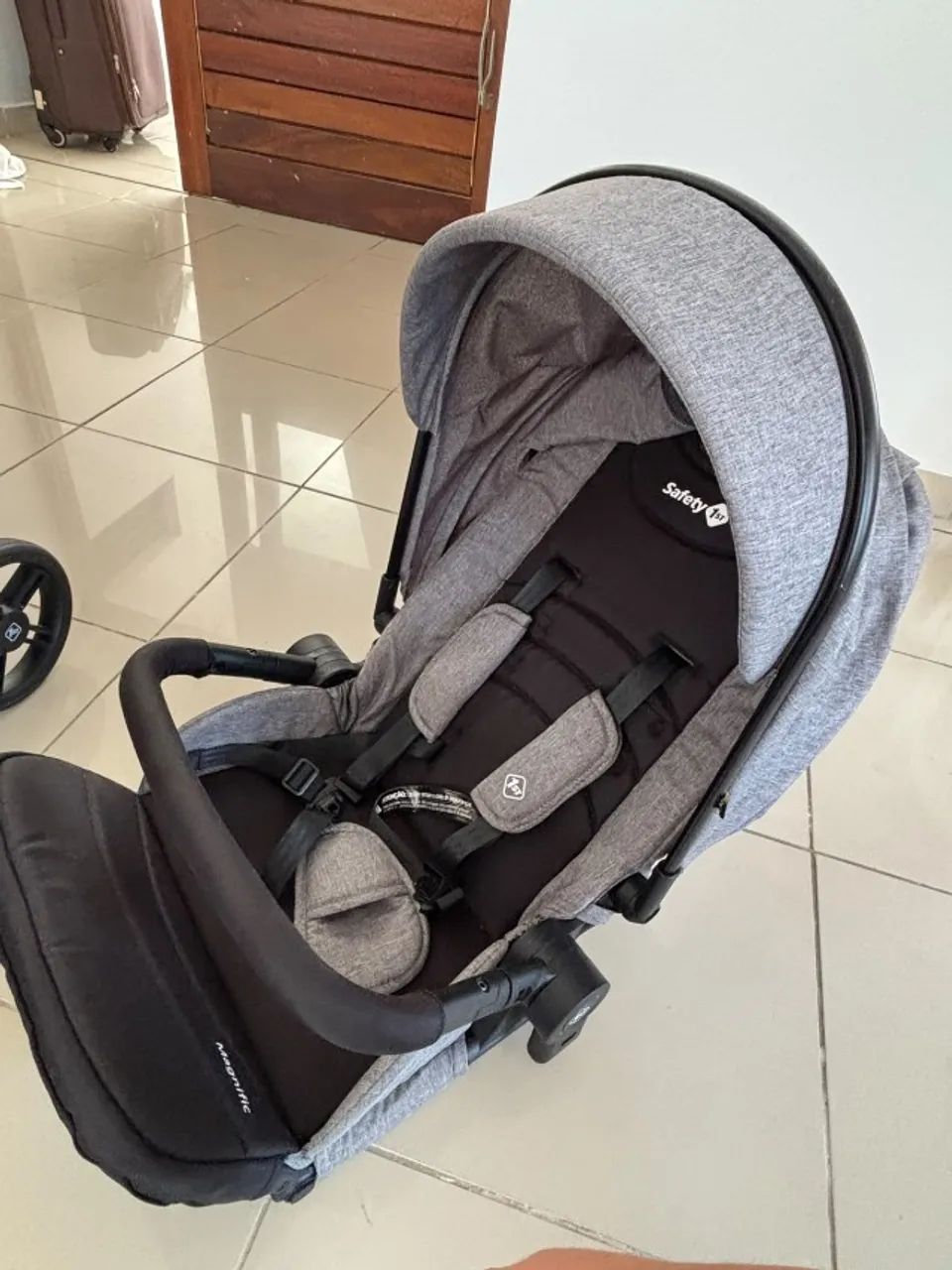Carrinho de bebê, bebê conforto e moisés - Foto 3