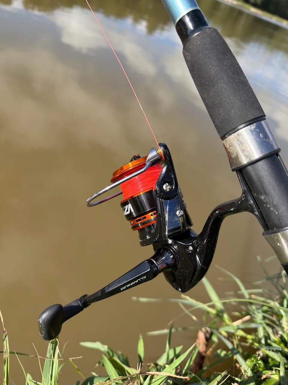 Vara de pesca austin 2,4m + molinete venza 4000