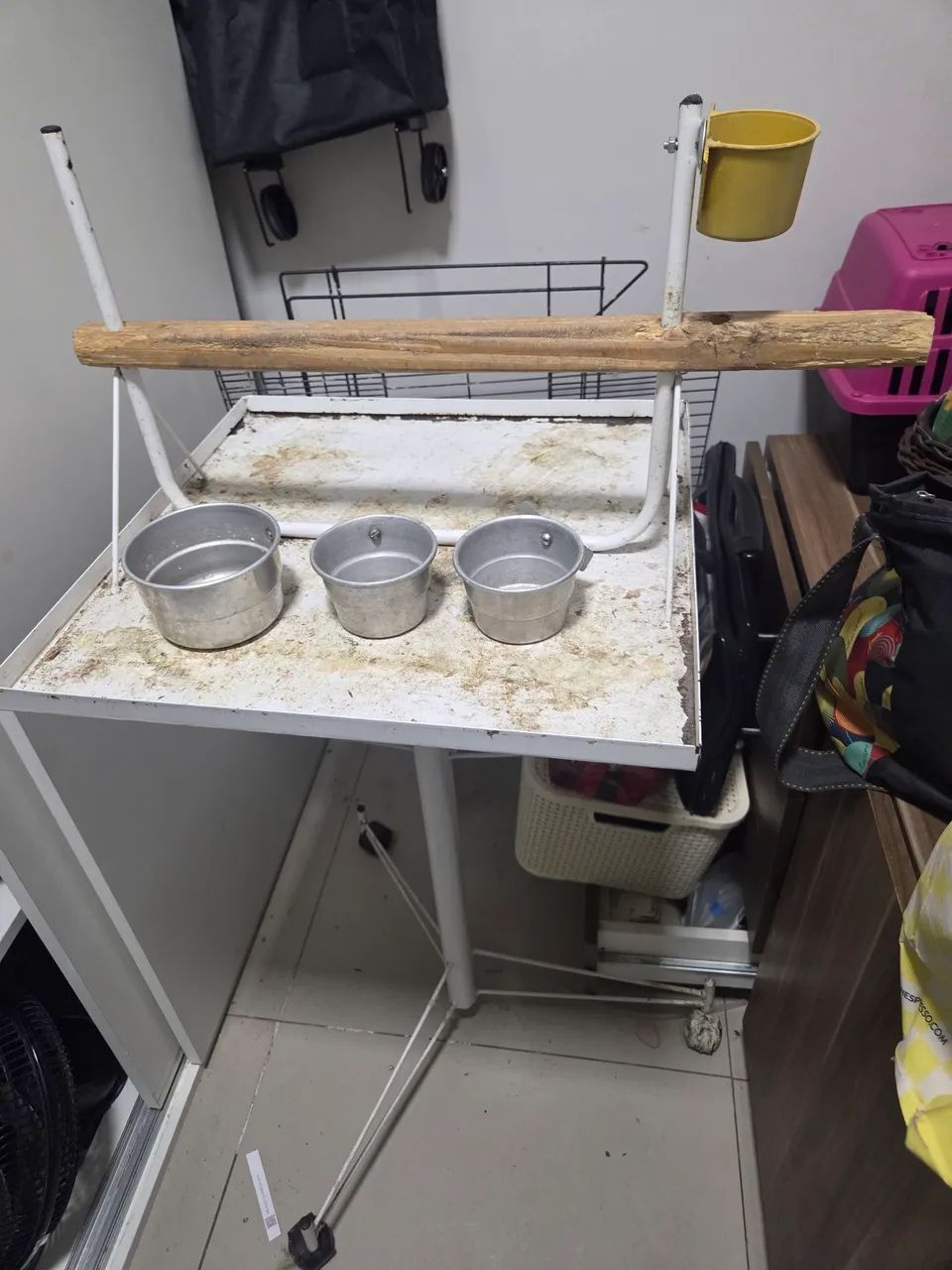 Poleiro para papagaio com comedouro - Foto 2