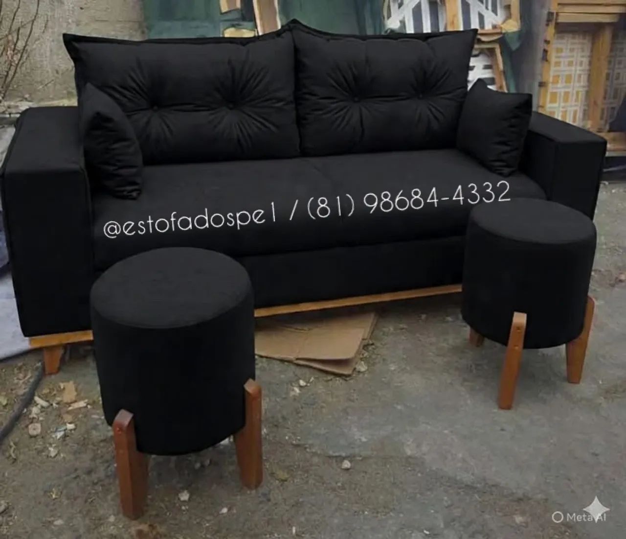 Sofá Retrô no suede aveludado com base 2 metros + 2 puffs redondos 880$ pix ou dinheiro