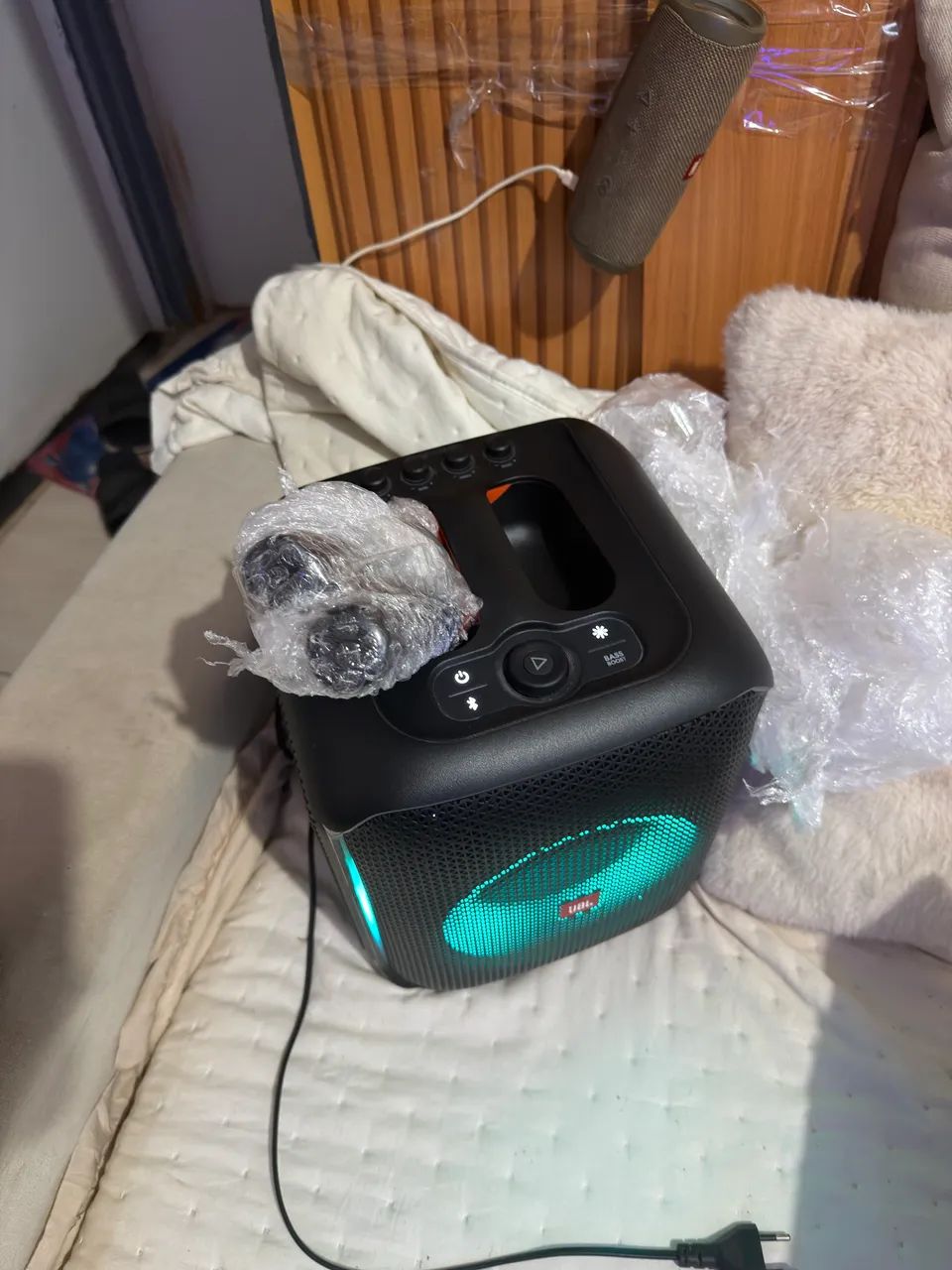 Caixa De Som Partybox Encore Com 2 Microfones Jbl Preta ORIGINAL  - Foto 3