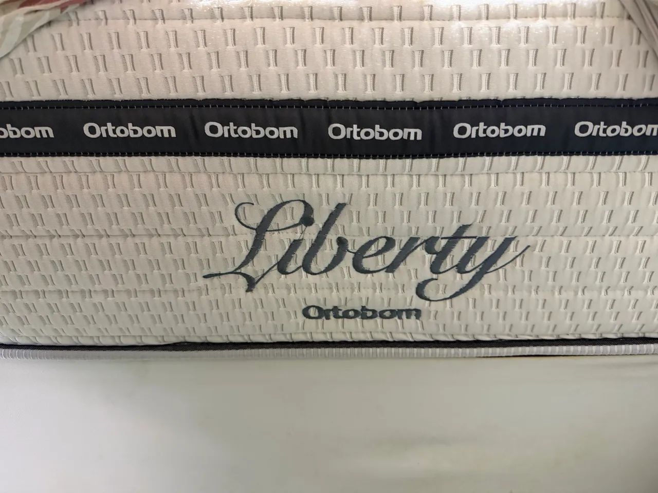 Cama Box impecável 