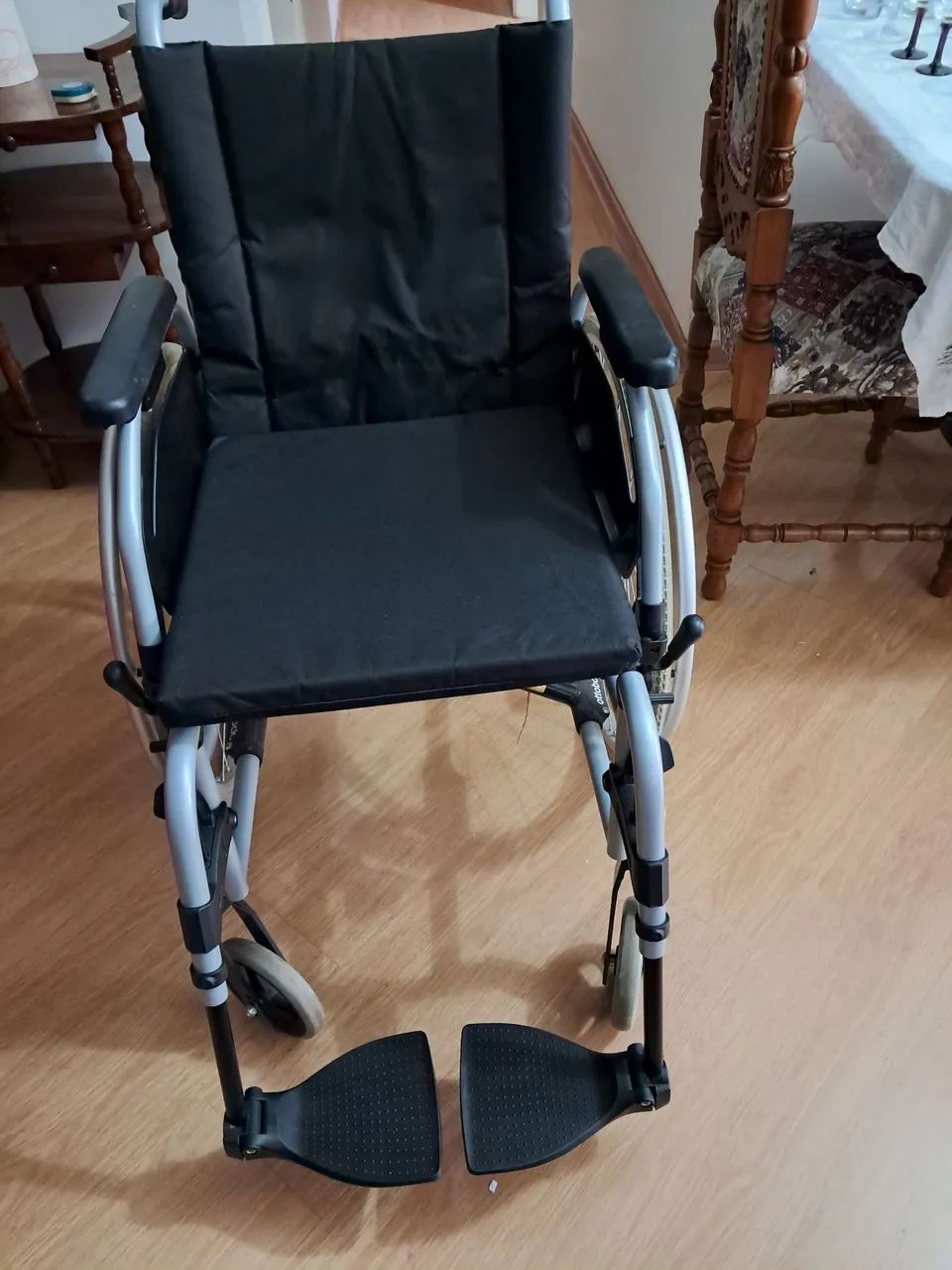 Vendo cadeira de rodas - Foto 2