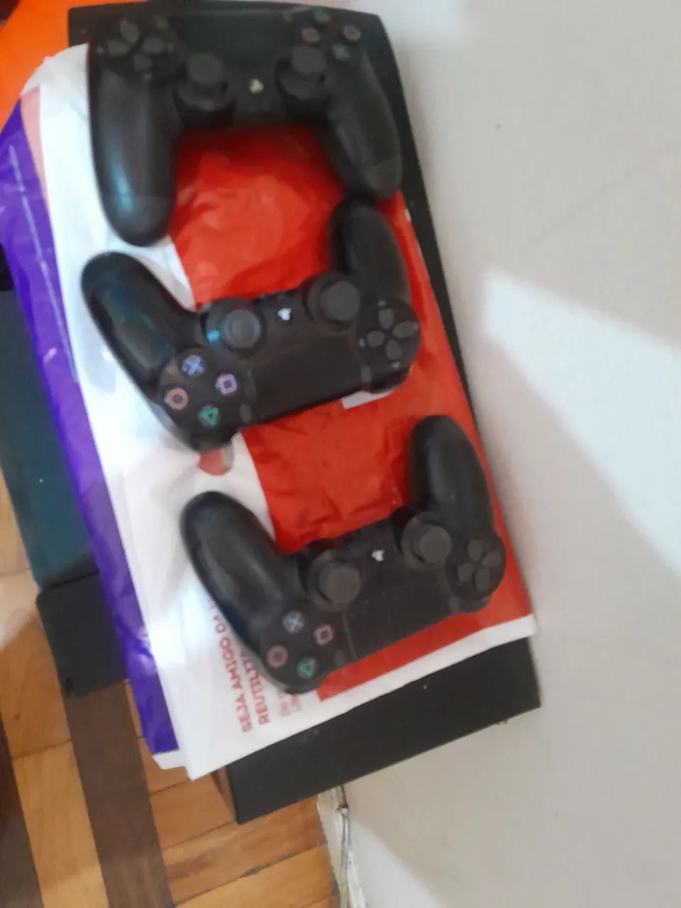 ps4 com 2 controles  - Foto 4