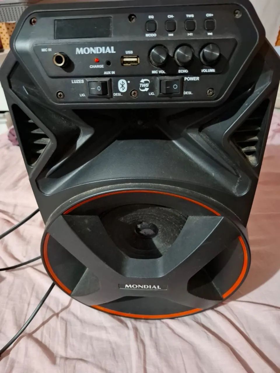 Caixa de som com Bluetooth e pega microfone 