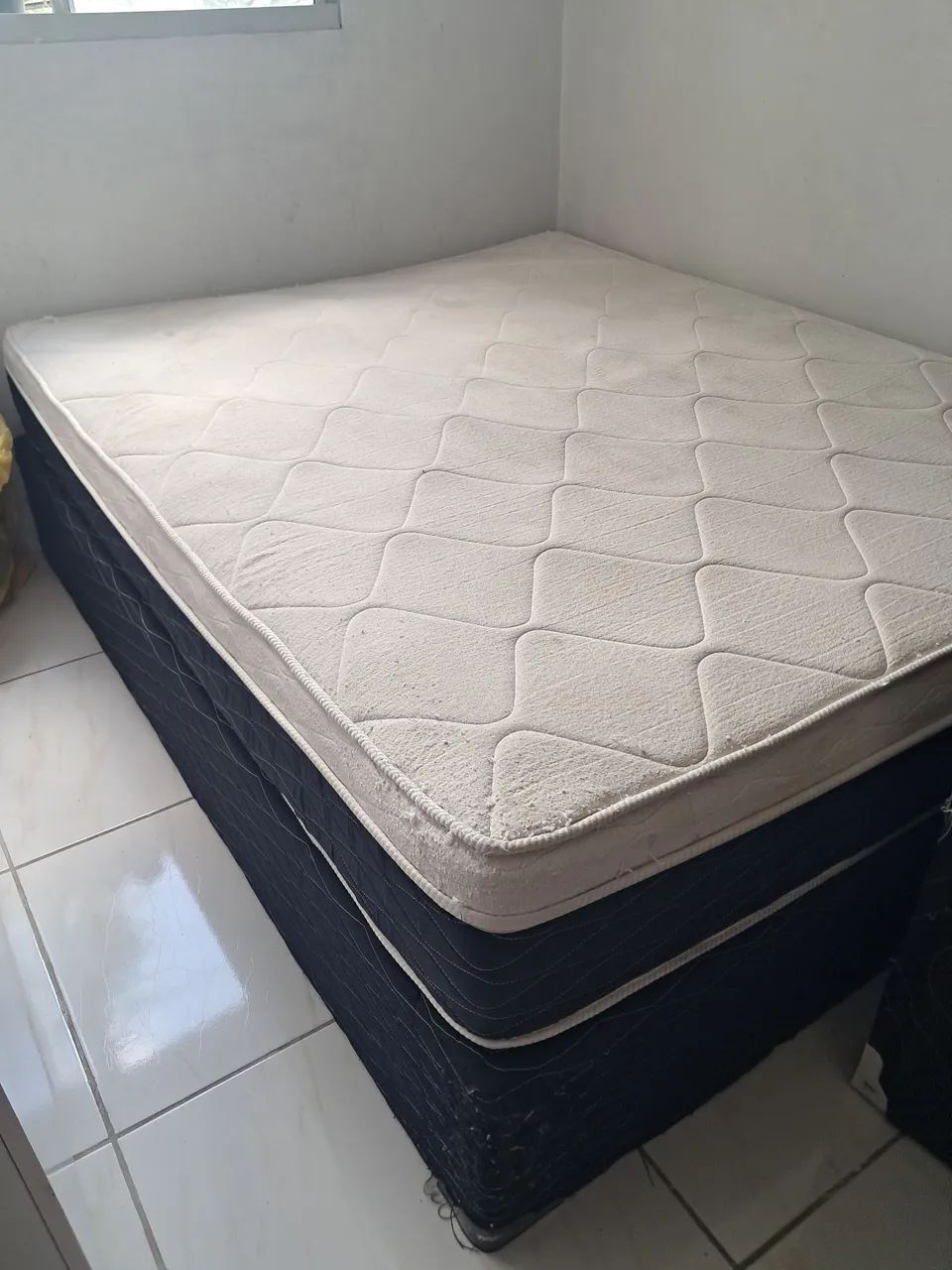 Cama box queem 