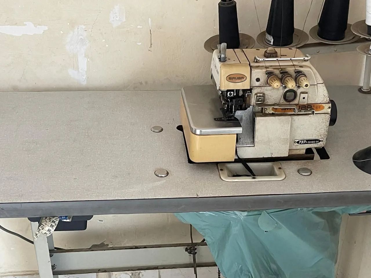 Máquina industrial overlok - Foto 4