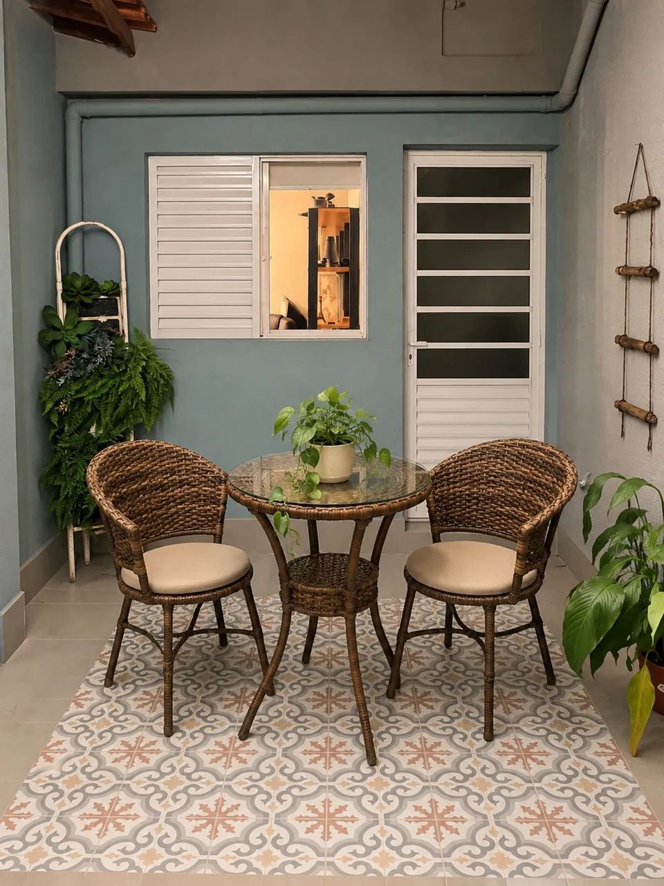 CONJUNTO MESA + 2 CADEIRAS 