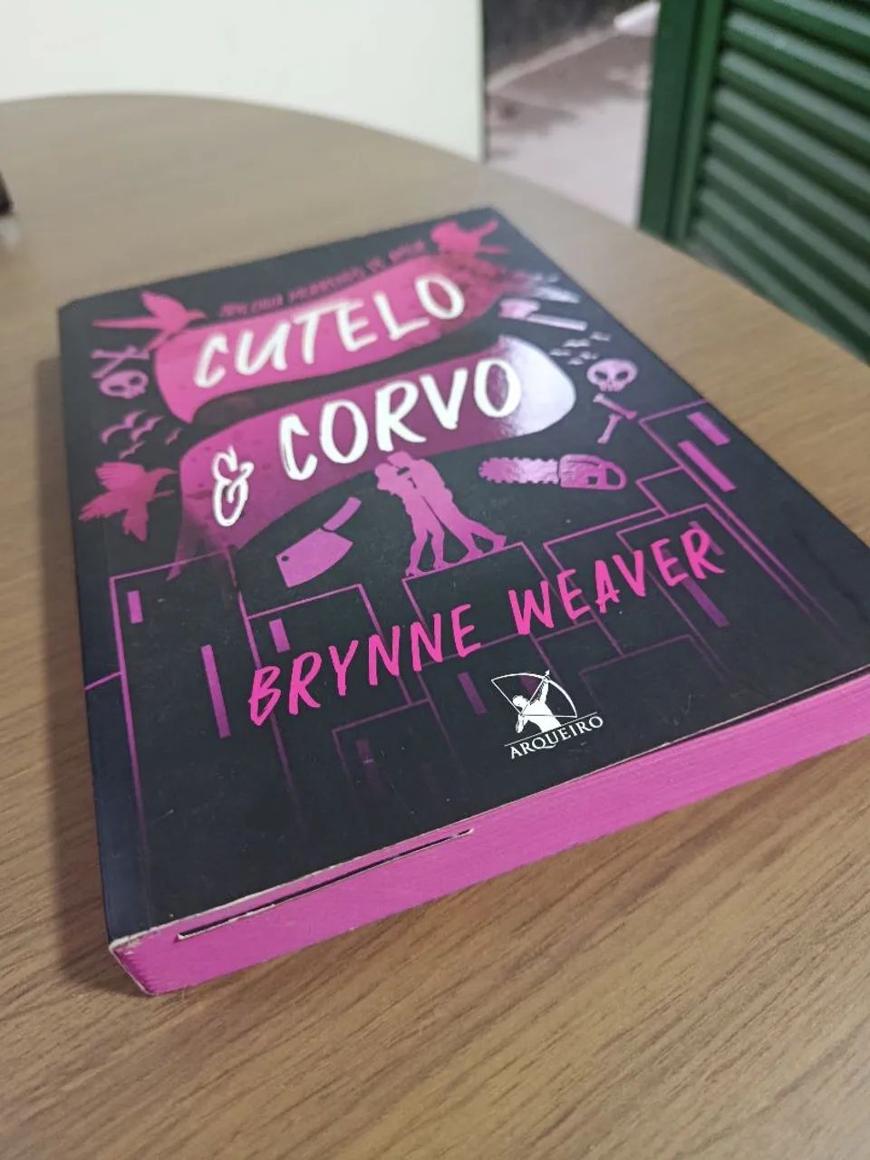 Livro Cutelo e Corvo  - Foto 2
