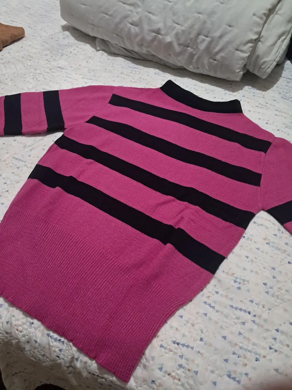 Blusa listrada rosa com preto
