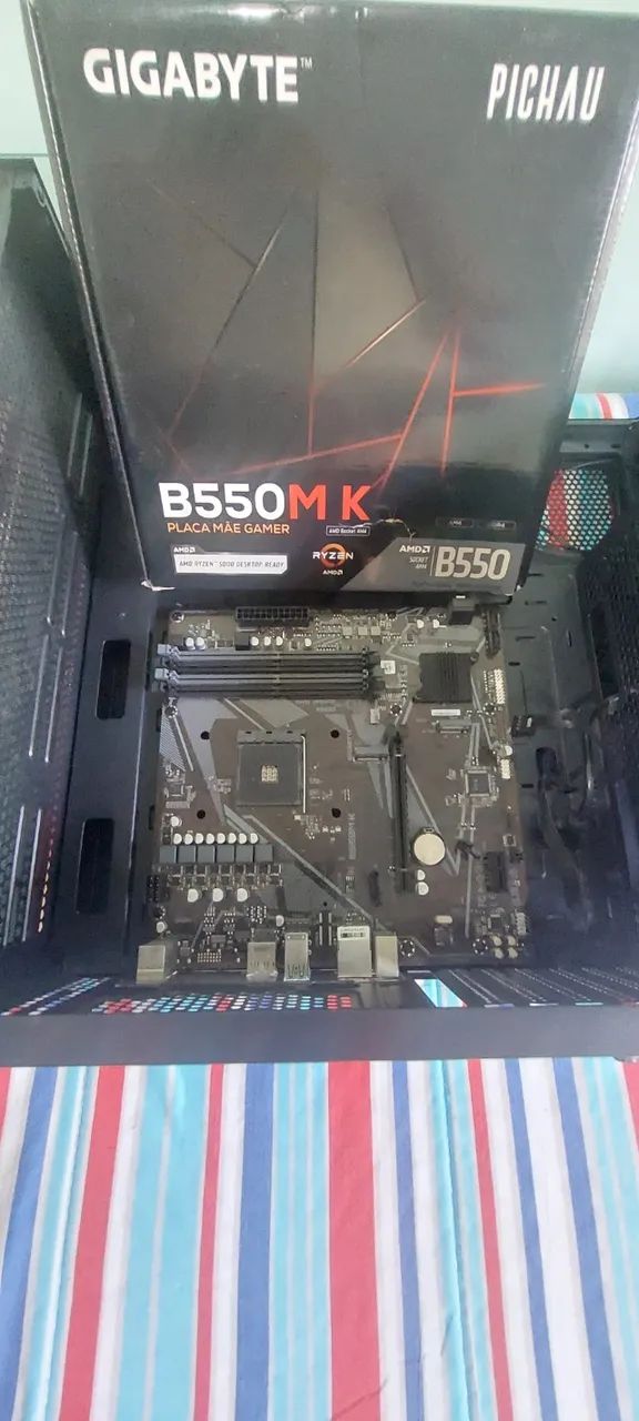 Placa mãe B550m k gigabyte
