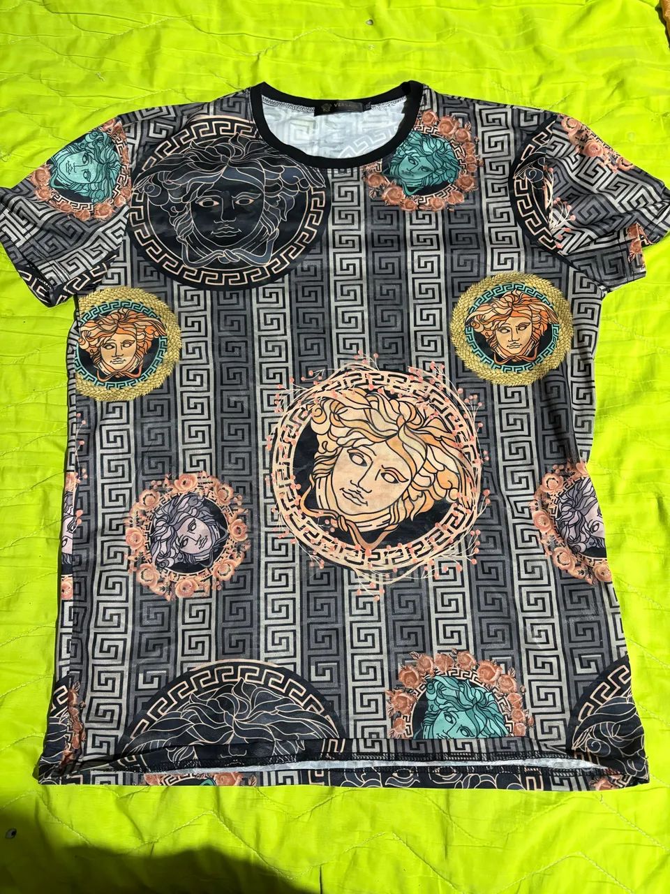 Camiseta Versace medusa - Foto 2