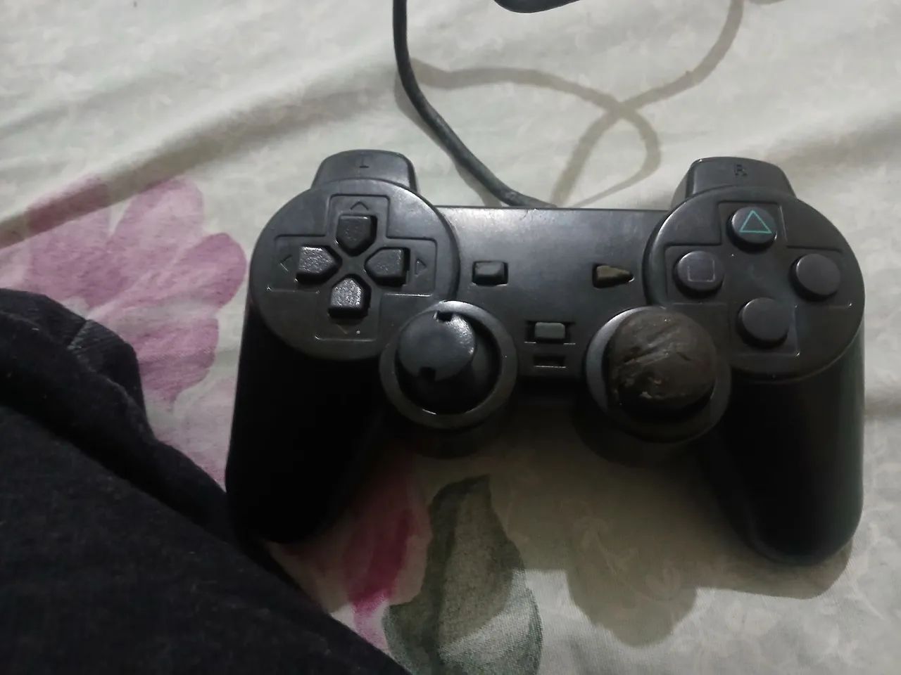 CONTROLES DE PS2(DEFEITUOSOS) 3 ORIGINAIS 1 SIMILAR,SEM CAPA DO ANALOGICO - Foto 3