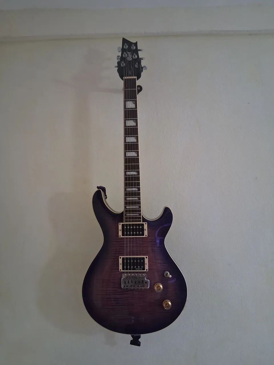 Guitarra Cort M600T 